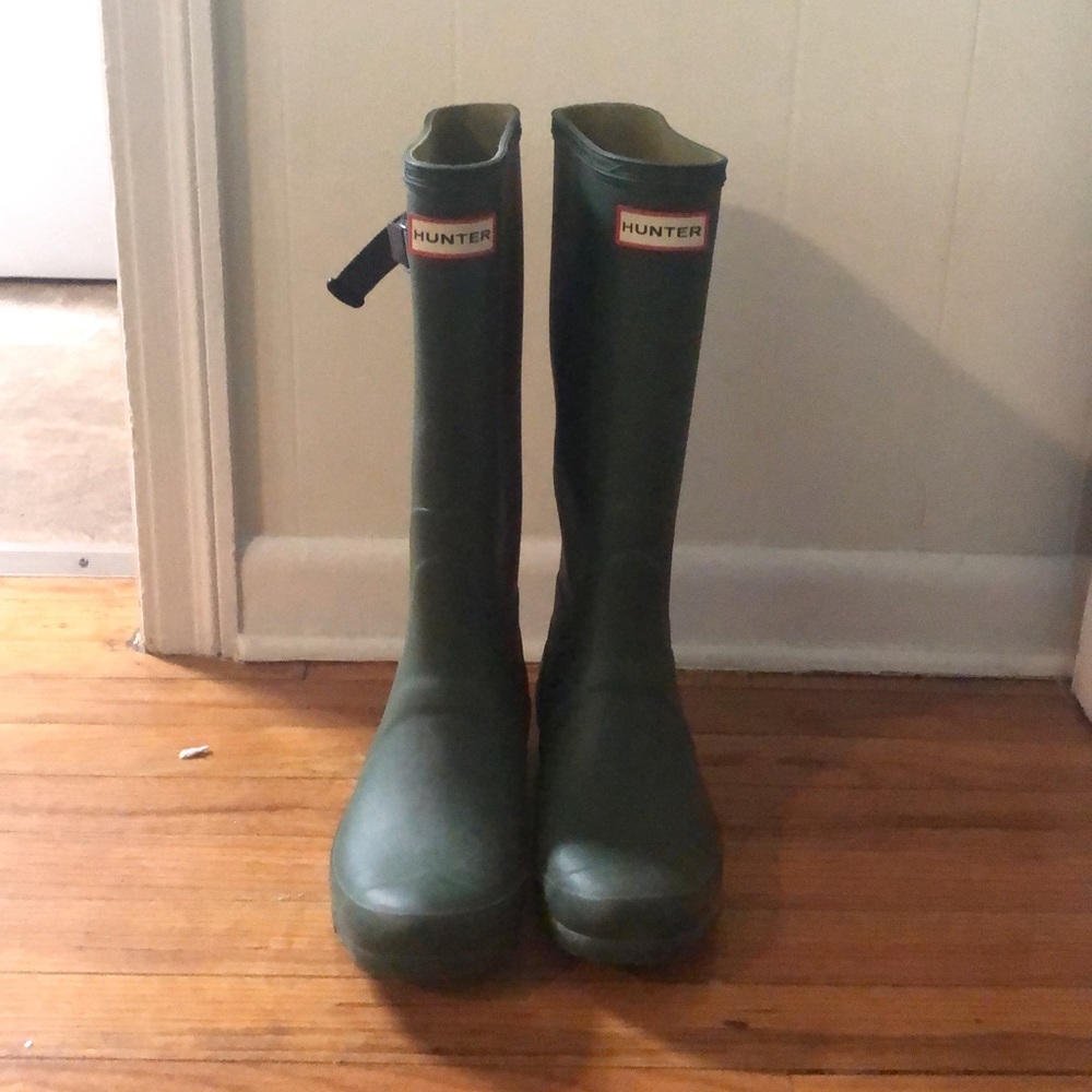 HUNTER HUNTRESS BOOTS- SIZE 8